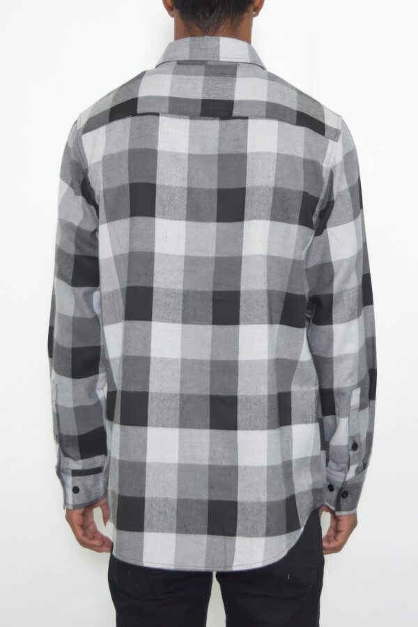 Men’s Long-Sleeve Checkered Flannel – Chest Pockets