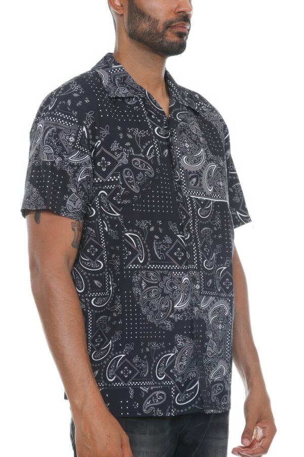 Men’s Collared Print Button-Down Shirt – Black & White