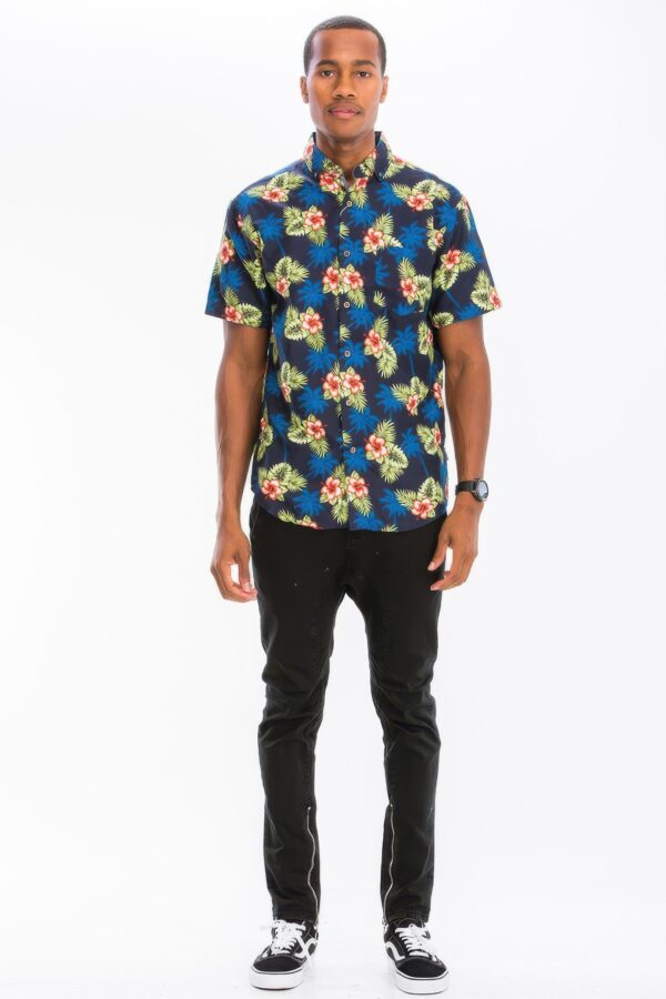 Men’s Hawaiian Print Button-Down Shirt – Tropical Multi