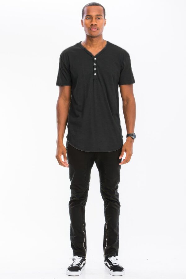 Men’s Short Sleeve Henley – 4-Button Scallop Hem