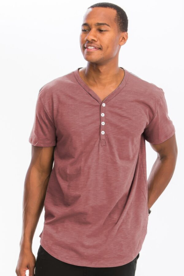 Men’s Short Sleeve Henley – 4-Button Scallop Hem