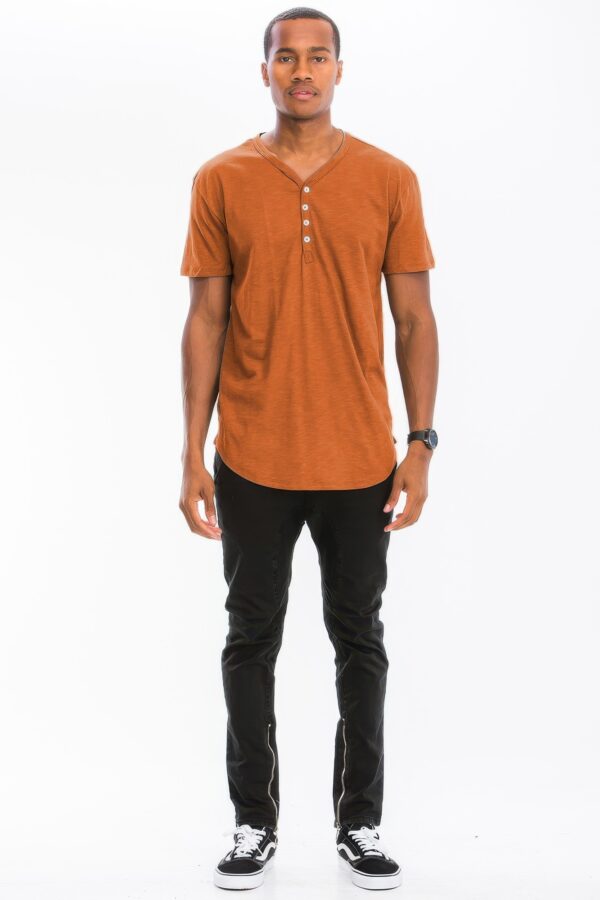 Men’s Short Sleeve Henley – 4-Button Scallop Hem