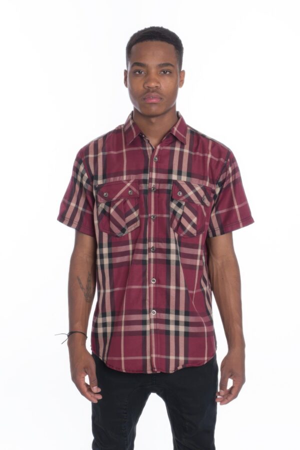 Men’s Short-Sleeve Checker Shirt with Buttoned Chest Pockets