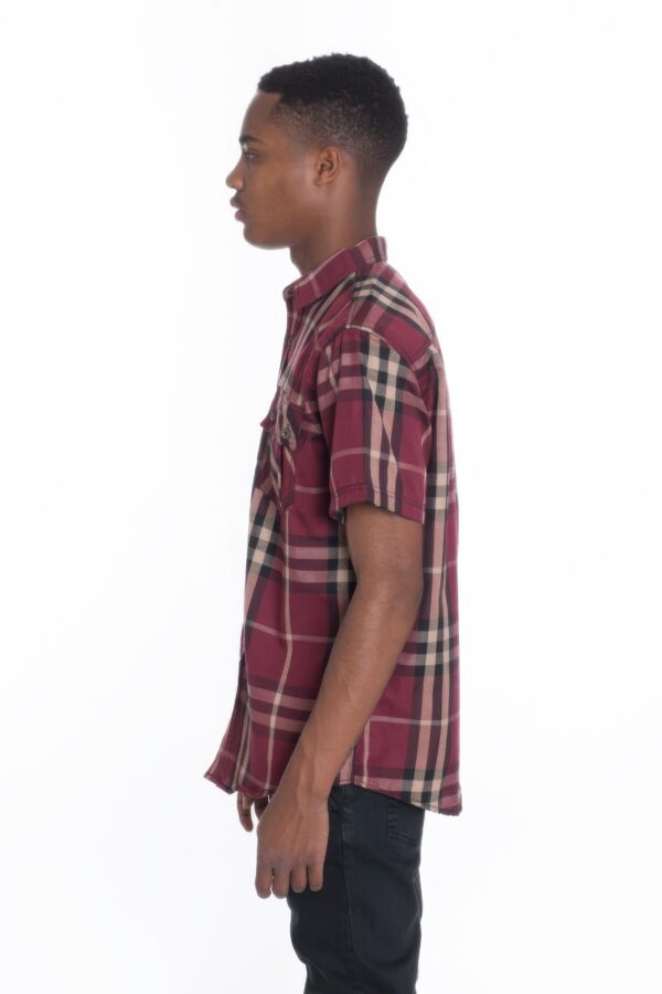 Men’s Short-Sleeve Checker Shirt with Buttoned Chest Pockets
