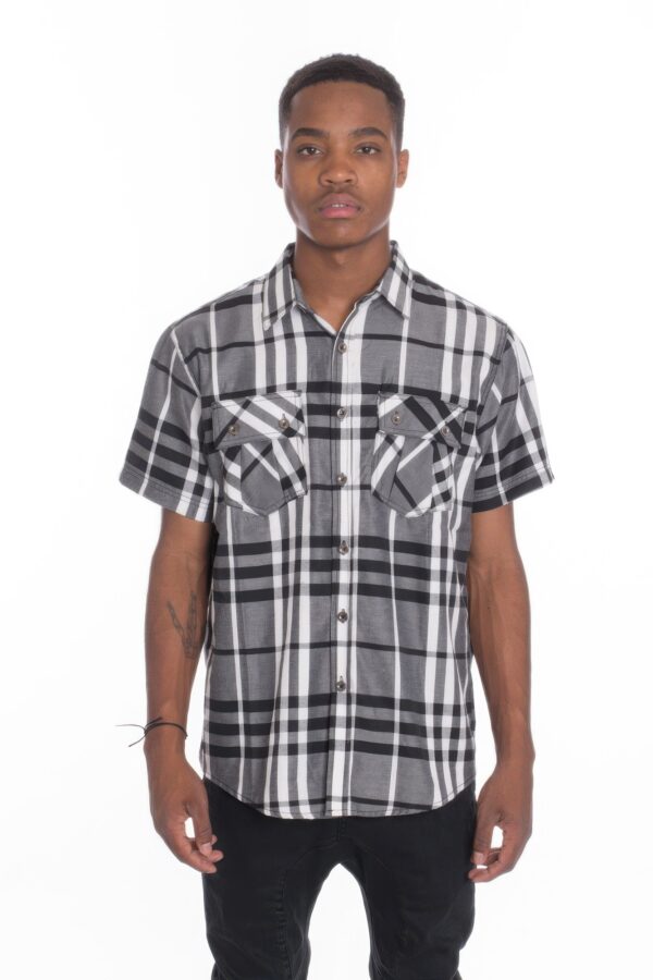 Men’s Short-Sleeve Checker Shirt with Buttoned Chest Pockets