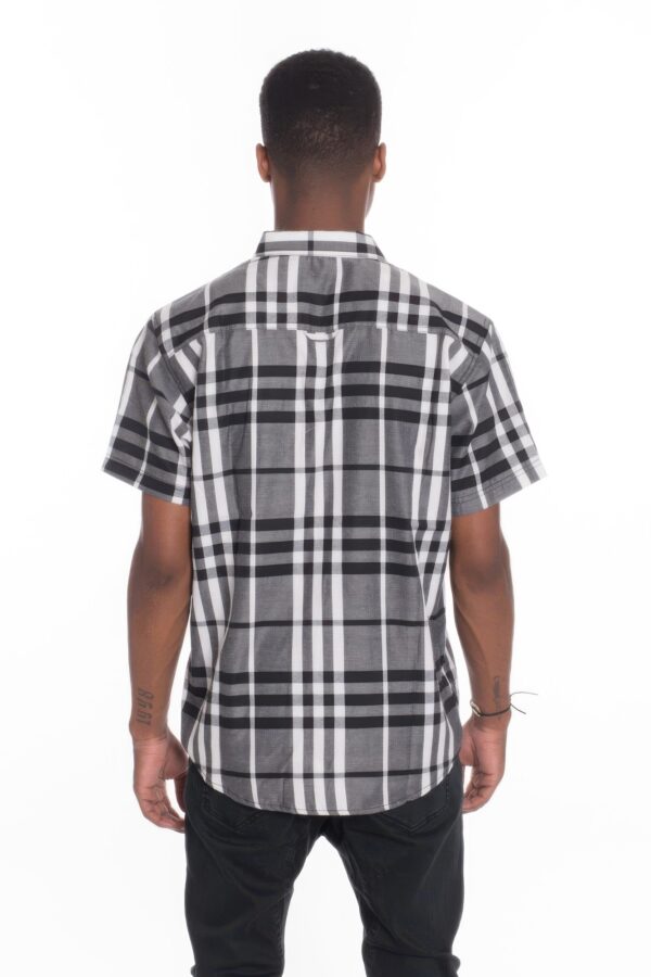 Men’s Short-Sleeve Checker Shirt with Buttoned Chest Pockets