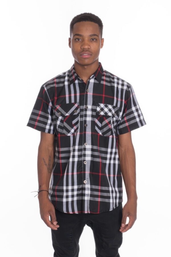 Men’s Short-Sleeve Checker Shirt with Buttoned Chest Pockets