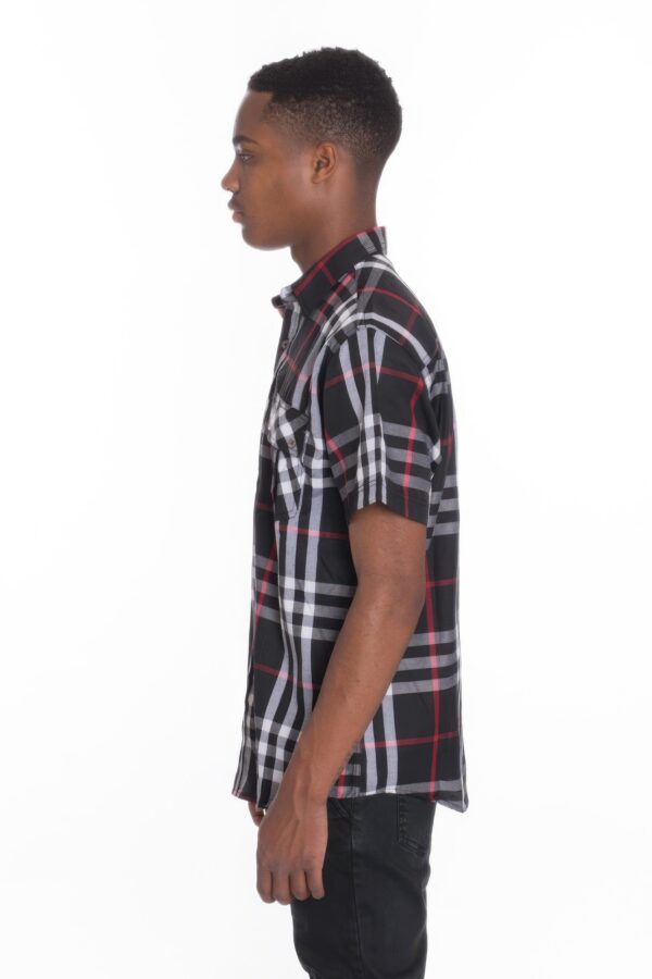 Men’s Short-Sleeve Checker Shirt with Buttoned Chest Pockets