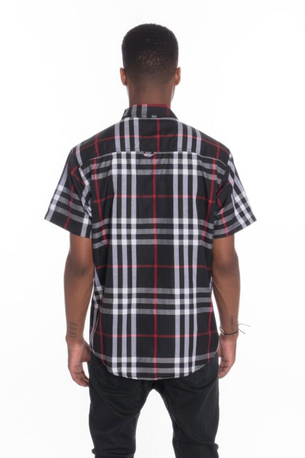 Men’s Short-Sleeve Checker Shirt with Buttoned Chest Pockets