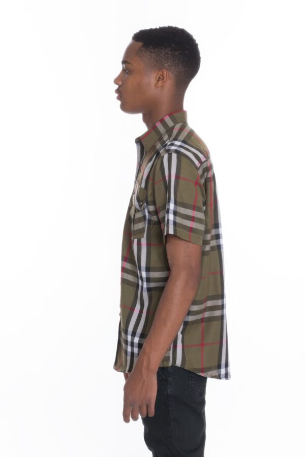 Men’s Short-Sleeve Checker Shirt with Buttoned Chest Pockets