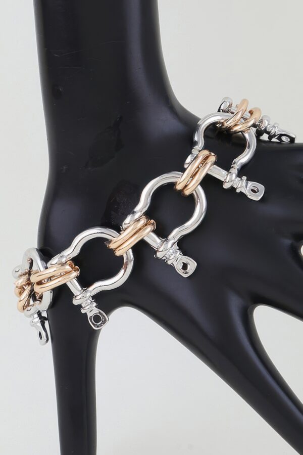 Horseshoe-Link Toggle Bracelet - Polished Finish