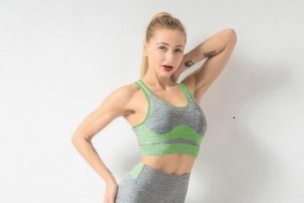 Seamless Sports Bra with Contrast Trim Detail